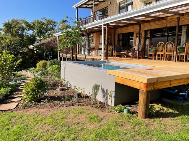 DECKING AND POOL 9