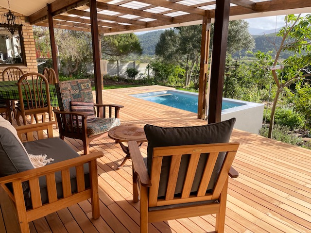 DECKING AND POOL 4